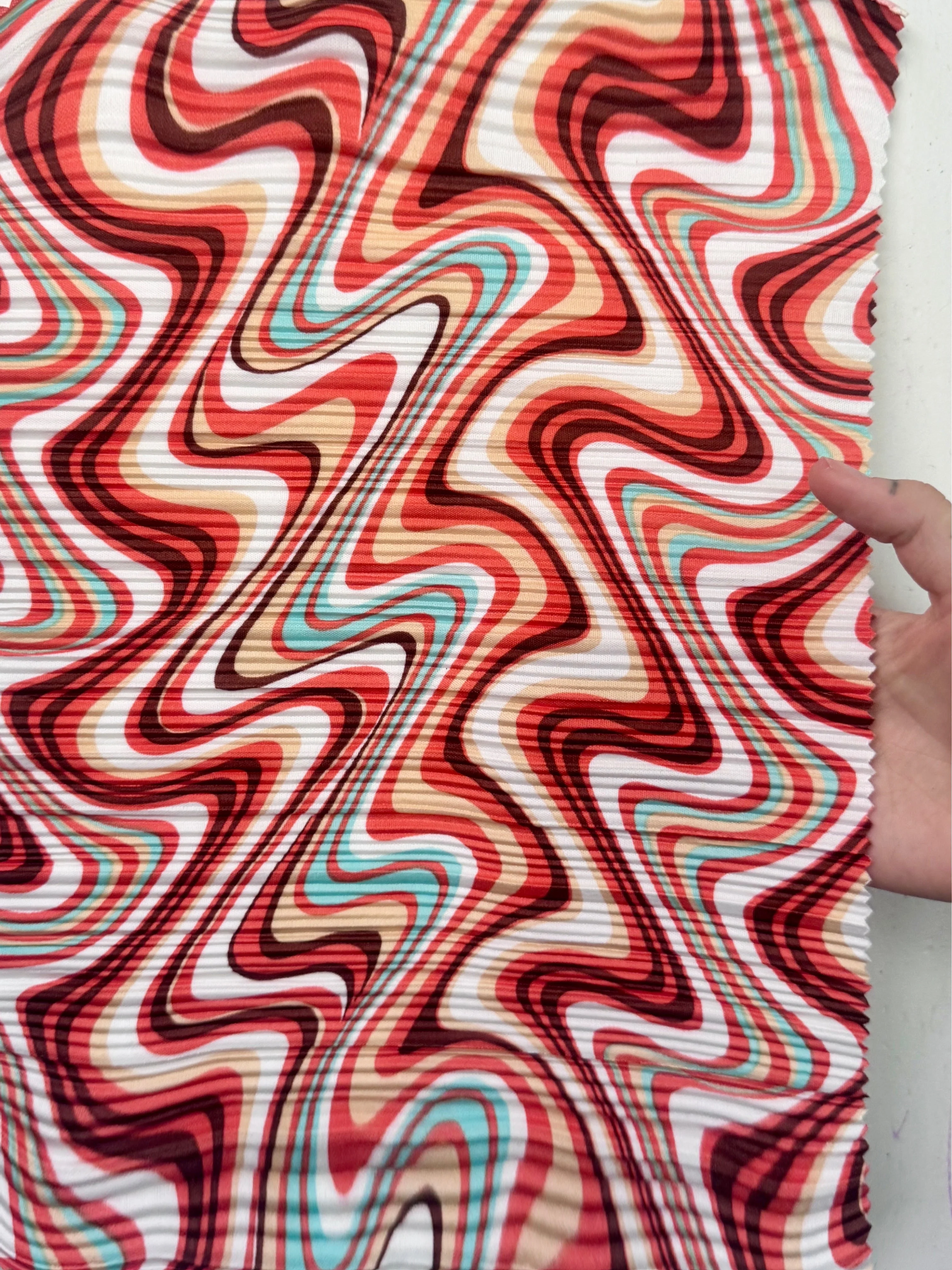 Multicolor Wave Print Pleated Knit
