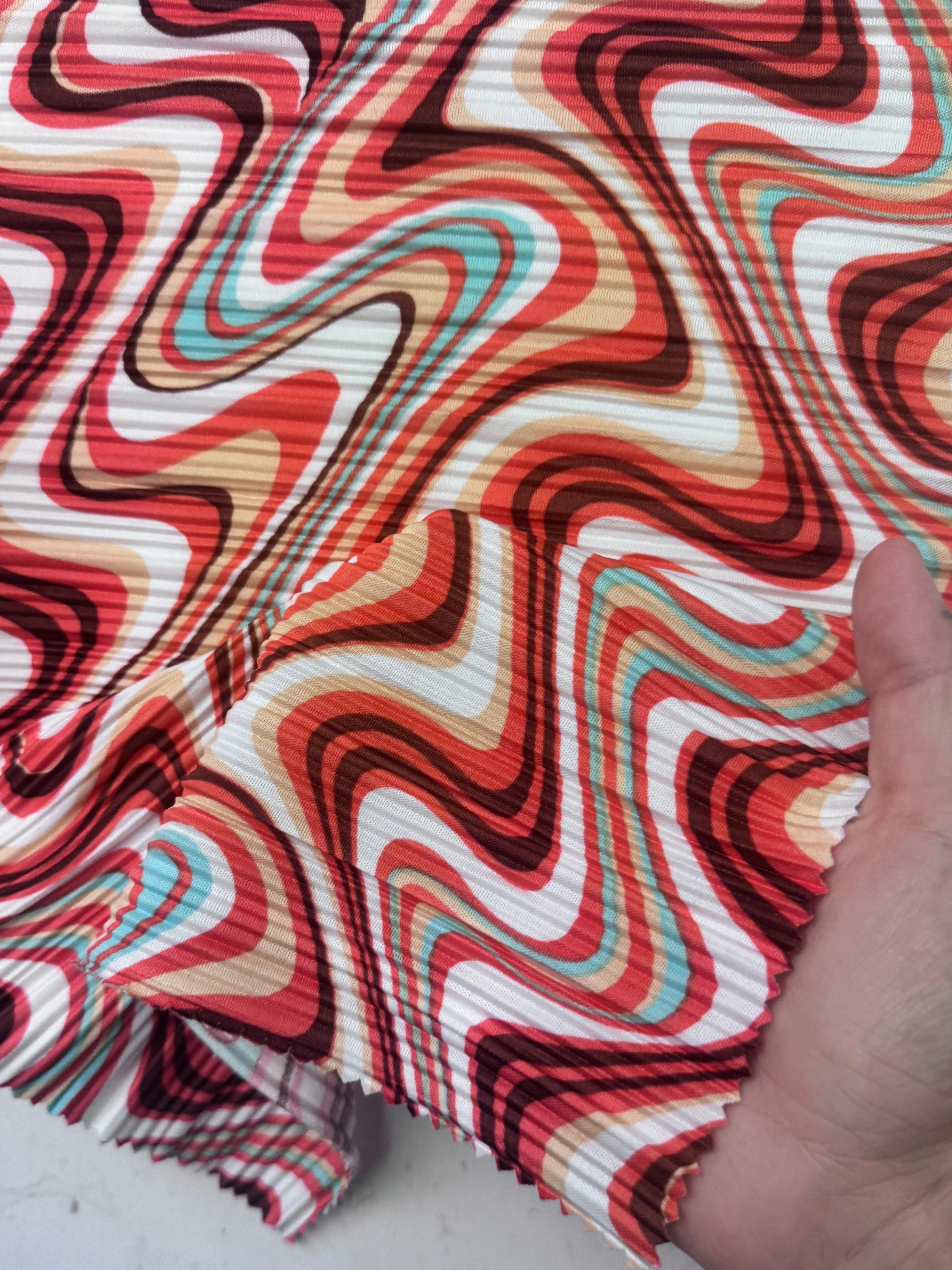 Multicolor Wave Print Pleated Knit - Image 2