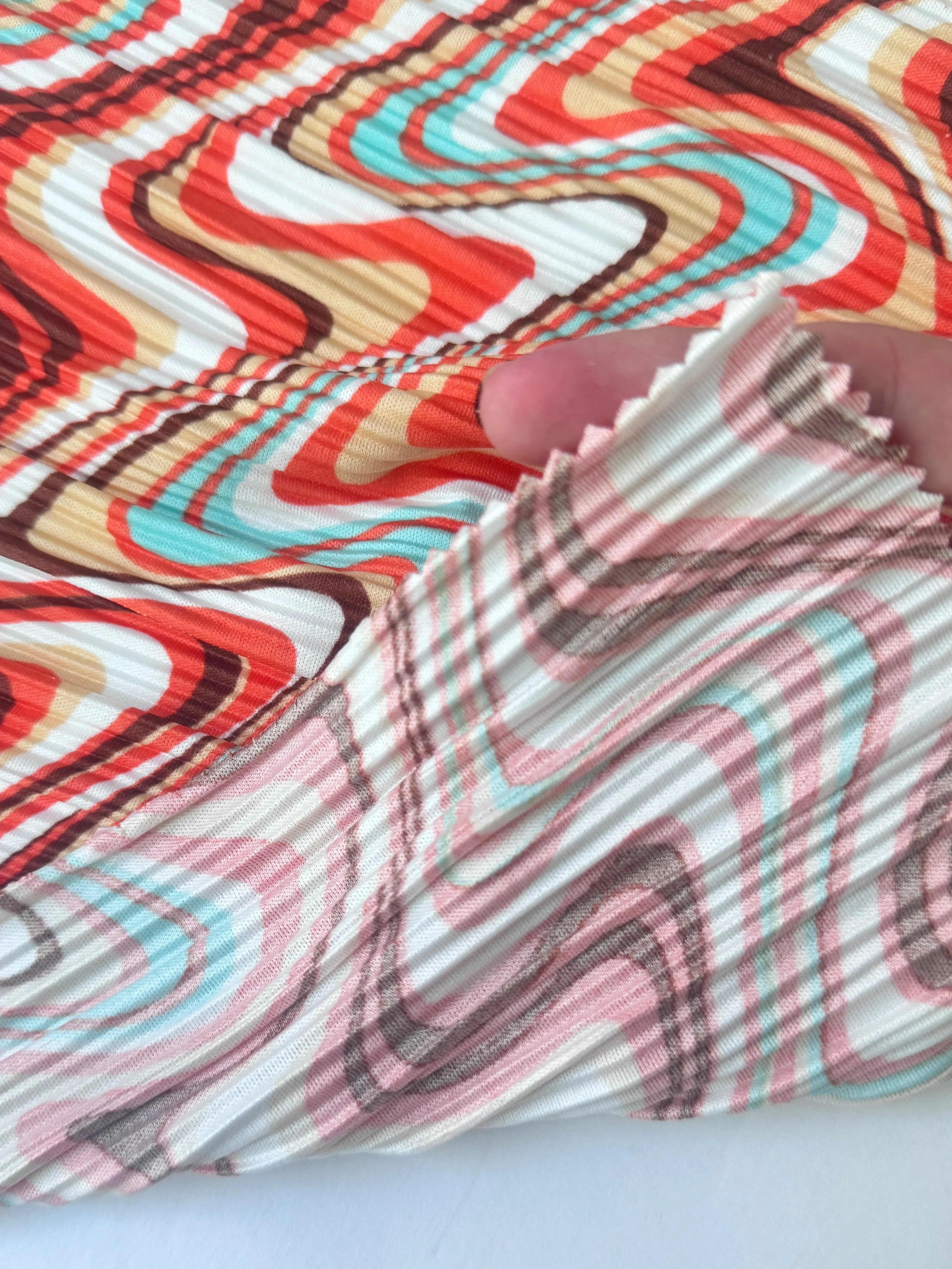 Multicolor Wave Print Pleated Knit - Image 3