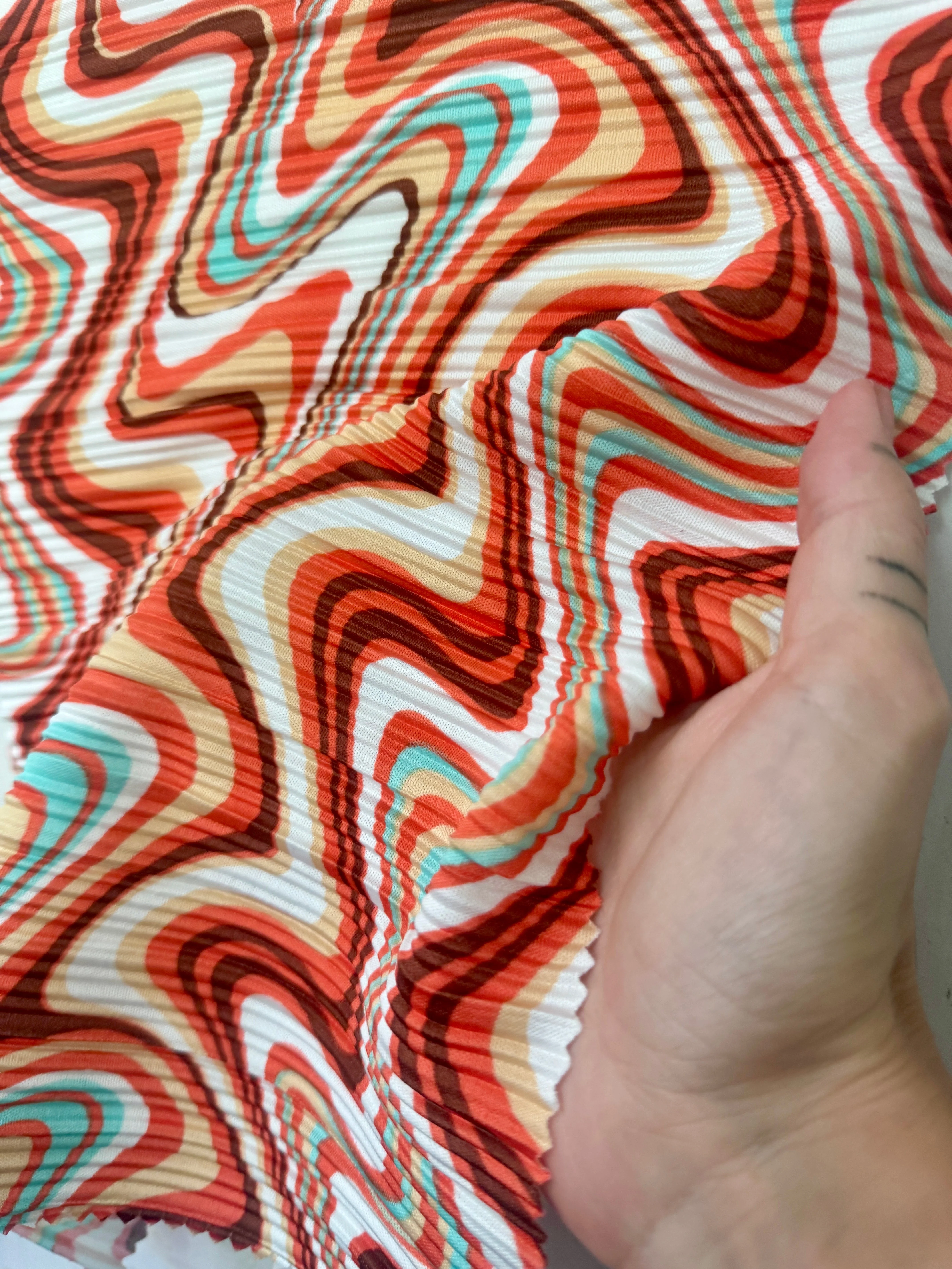 Multicolor Wave Print Pleated Knit - Image 5