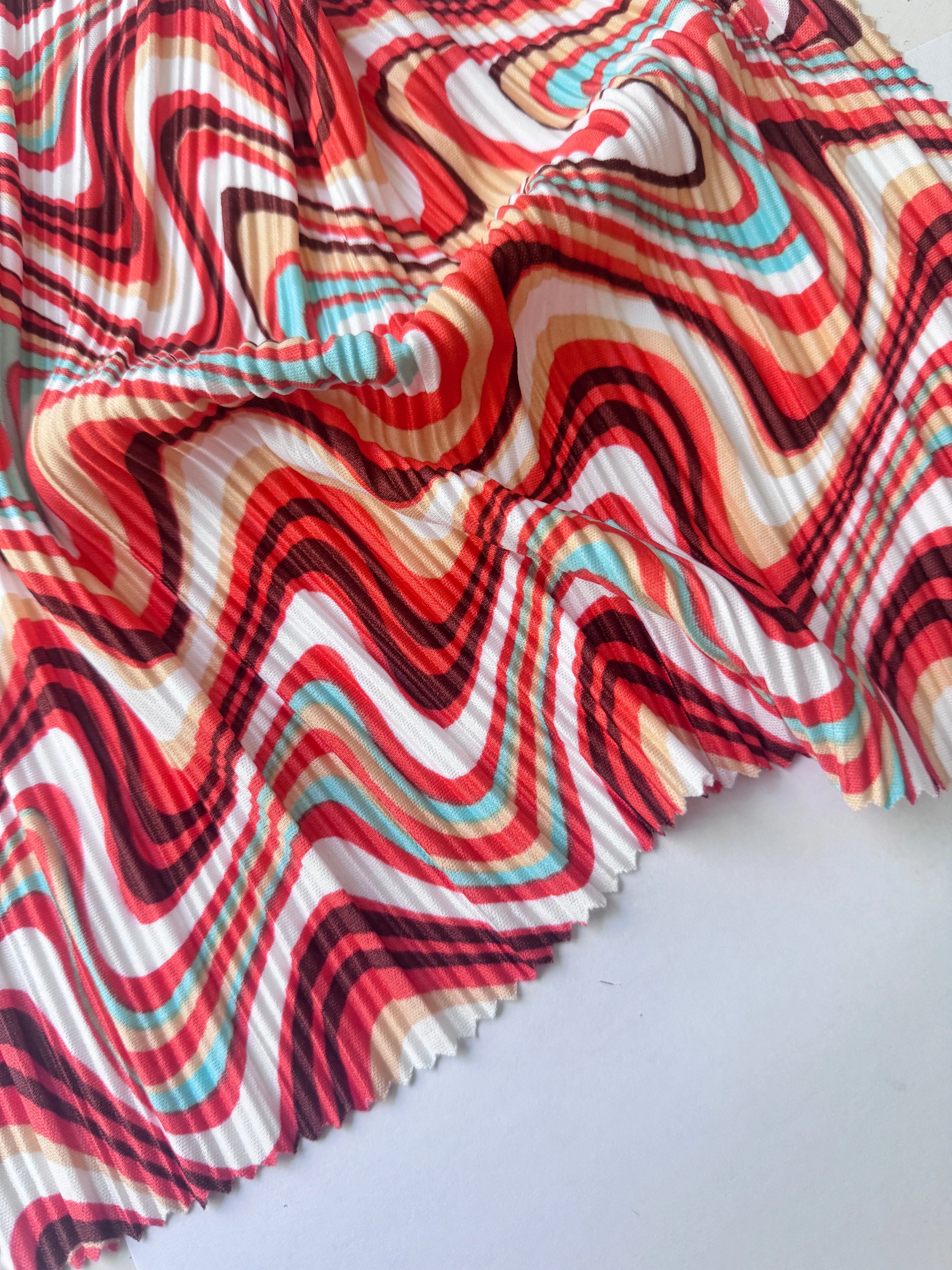 Multicolor Wave Print Pleated Knit - Image 9