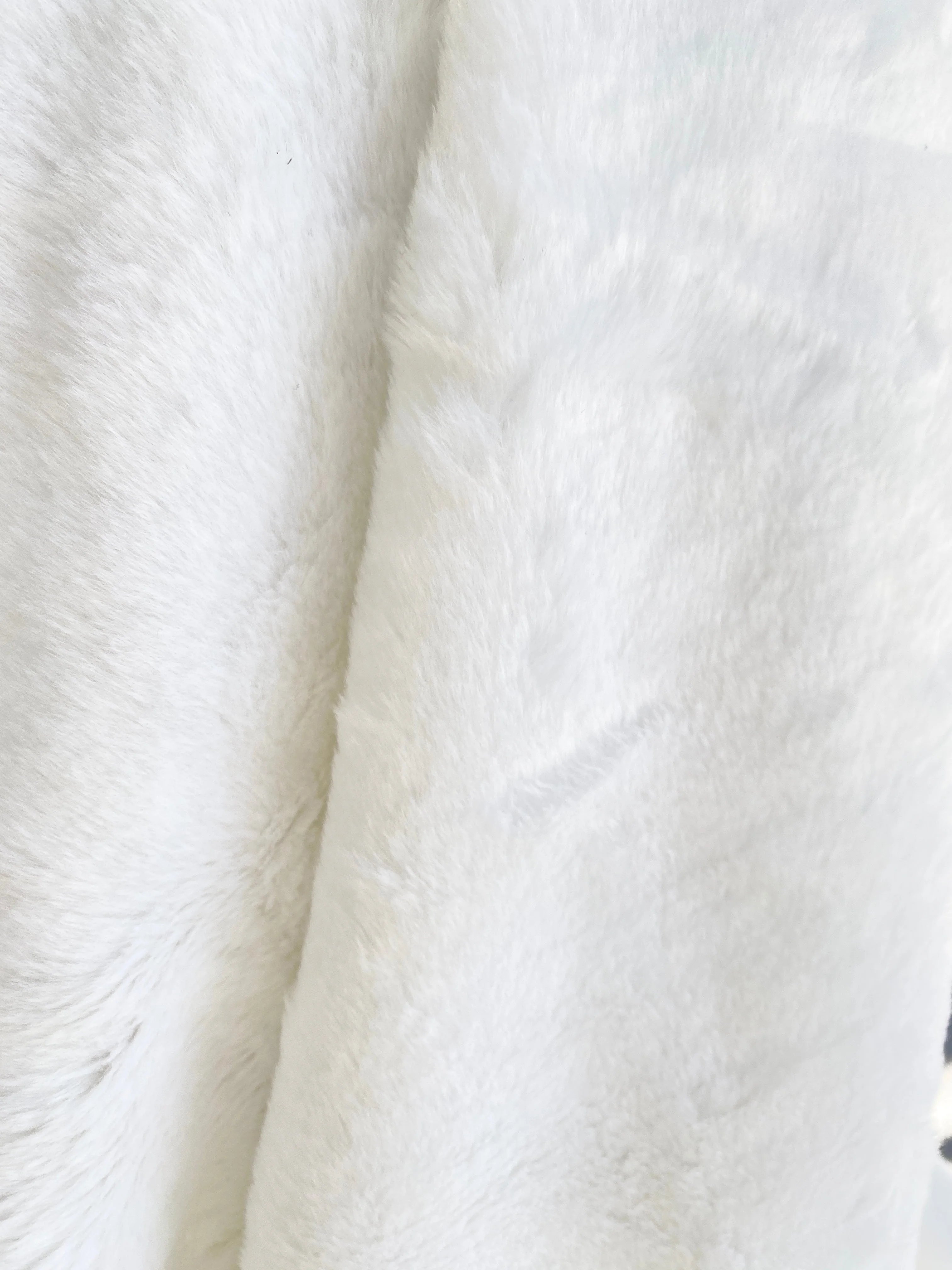 White Short Pile Luxury Faux Fur - Image 4