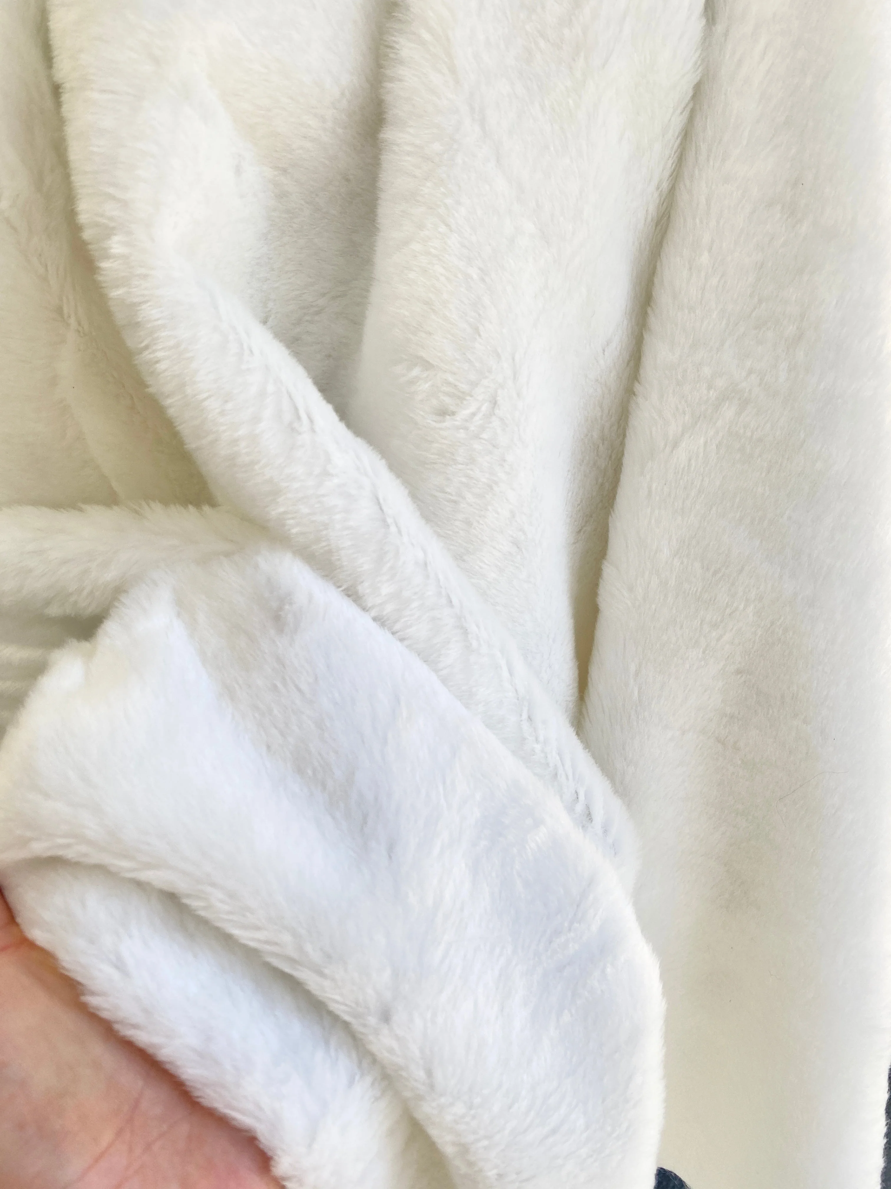 White Short Pile Luxury Faux Fur - Image 5